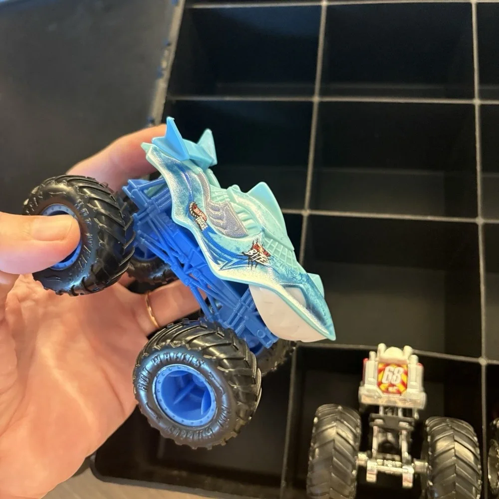 Hot Wheels Monster Jam Truck 3D Grave Digger Storage Carry Case W/ 4 Vehicles